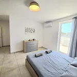 Sunrise 71 Seaviews Apartment *