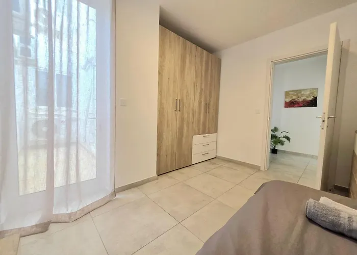 Sunrise 71 Seaviews 梅利哈